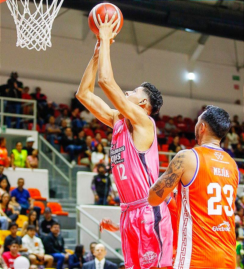 ¡HALCONES ROJOS SE QUEDAN CON LA “SERIE ROSA”! -Otra noche de paseo para los emplumados en el Auditorio Benito Juárez