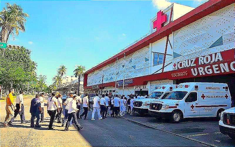 ¡EVACÚAN A LOS ALUMNOS DE ENFERMERÍA DE LA CRUZ ROJA! -HUELE A GAAAASS