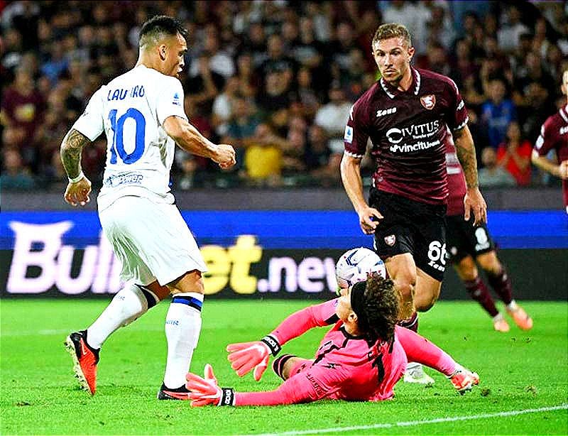 ¡LE VUELVEN A "LLENAR LA CANASTA" A MEMO OCHOA Y SALERNITANA!