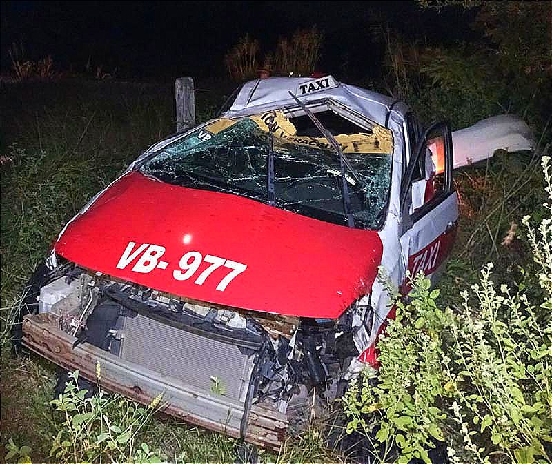 ¡SE ECHA UN ‘COYOTITO' AL VOLANTE Y LO DESPIERTA UN TAXI DE GOLPE! -En la Veracruz-Cardel