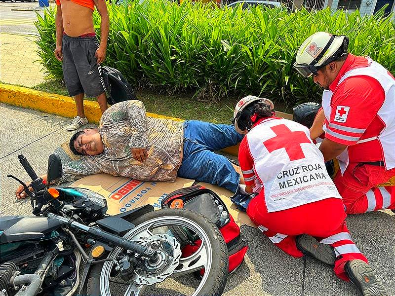 ¡HACEN CHUZA AUTO Y MOTOCICLISTAS! -Dos hombres terminan lesionados