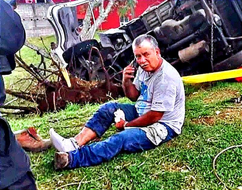 ¡SALEN VOLANDO LOS SACOS DE HARINA! -SE QUEDA SIN FRENOS Y LO TERMINA FRENANDO UN AUTO Y UN ÁRBOL