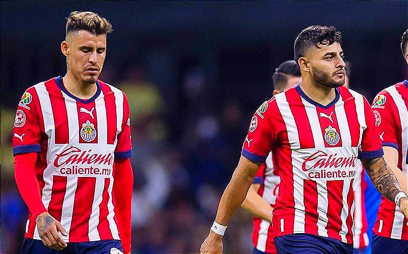 REGRESAN A CHIVAS... ¡SE DISCULPAN VEGA Y "CHICOTE" CON SUS COMPAÑEROS Y TÉCNICO!