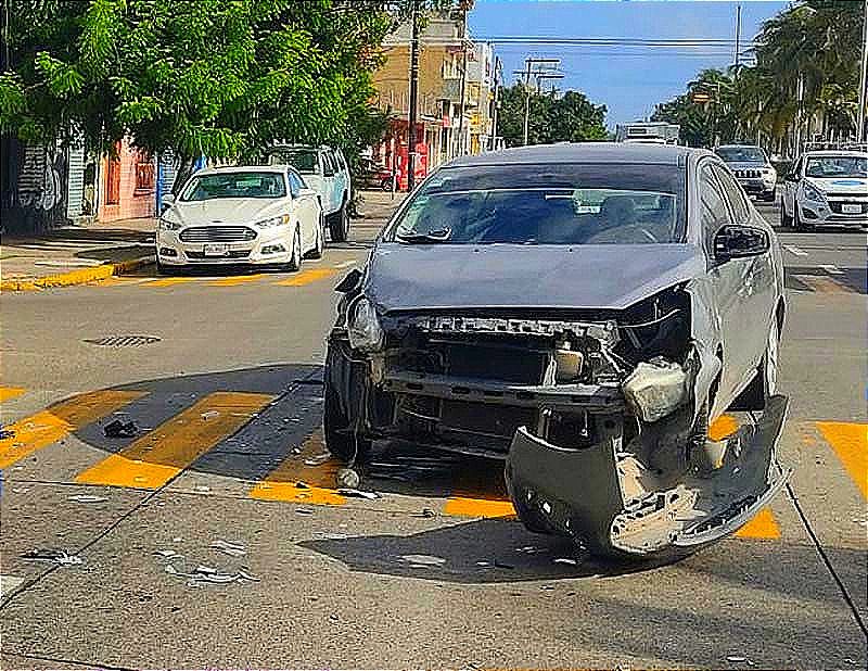 ¡MINI-CARAMBOLA EN LA AVENIDA ALLENDE! -De Tres