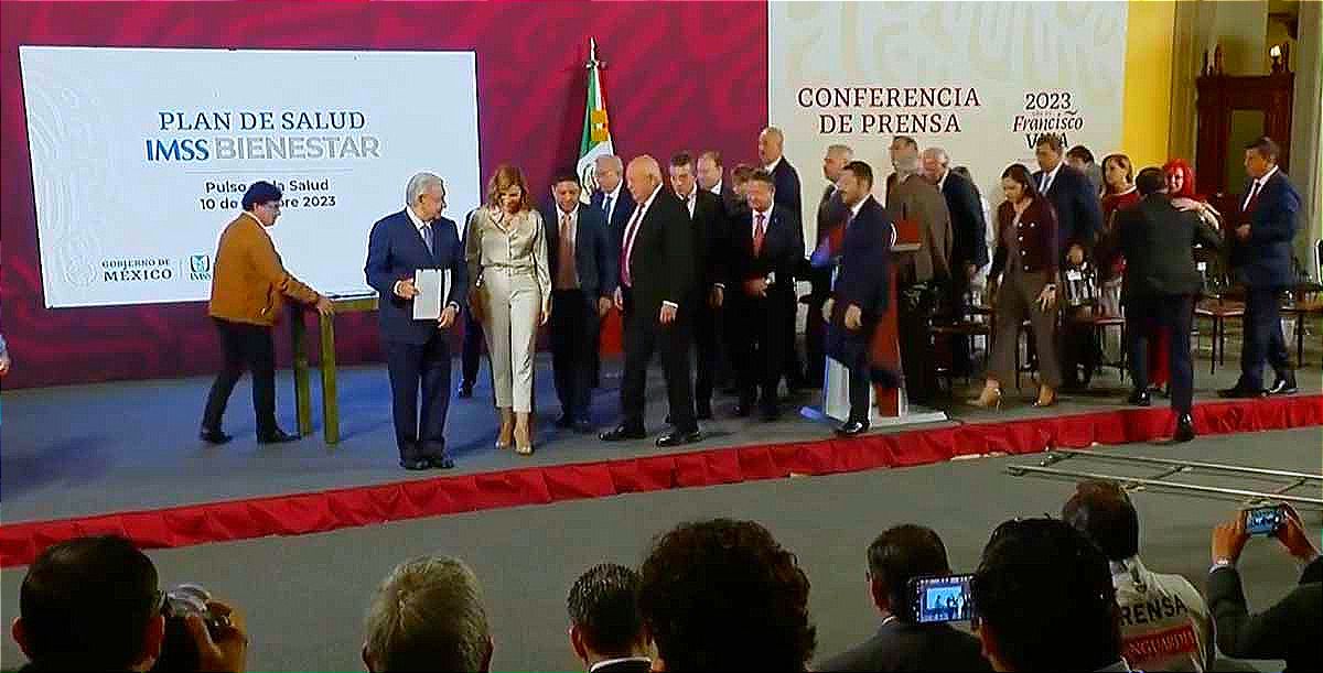 ¡ENTREGAN LA SALUD A LA FEDERACIÓN! -23 ESTADOS FIRMAN CON AMLO EL  ACUERDO