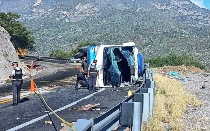 ¡MUEREN 18 MIGRANTES EN UNA VOLCADURA DE AUTOBÚS! -en la Carretera Oaxaca – Cuacnopalan