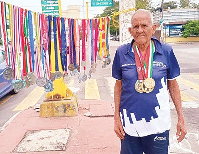 ¡TIENE 84 AÑOS Y HA GANADO MÁS DE 30 MEDALLAS! -Don Julio ahora pide Ayudar para ir a Competencia