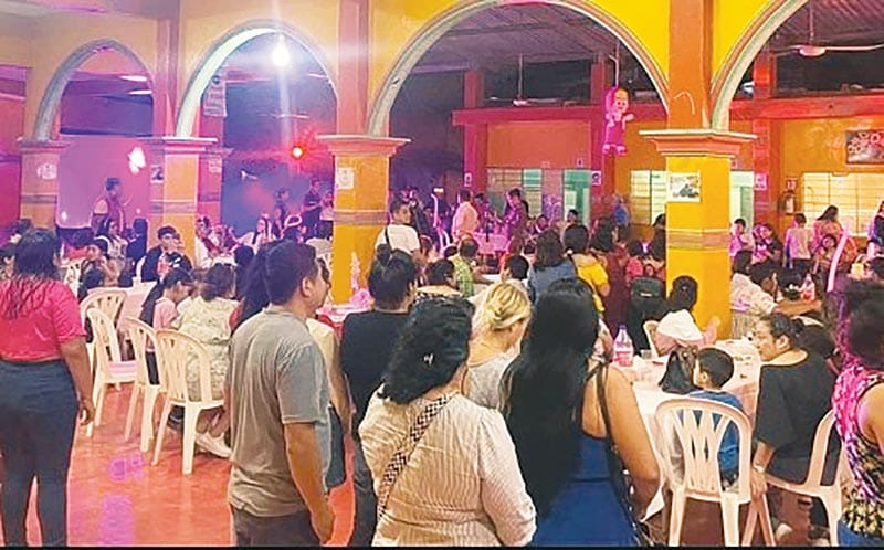 ¡NO LLEGAN LOS INVITADOS AL BAUTIZO PERO SÍ CIENTOS DE POZARRICENSES! -Se Armó "La Pachanga" en Grande