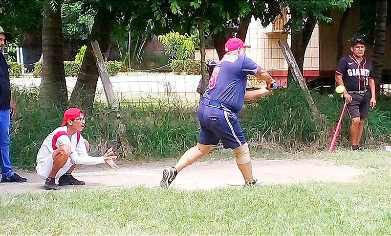 BÉISBOL PLAYERO ¡PEÑA, CUERVOS Y LA LUZ NO AFLOJAN! *Solo Quedan Seis Jornadas en la Liga de la Colonia Cuauhtémoc