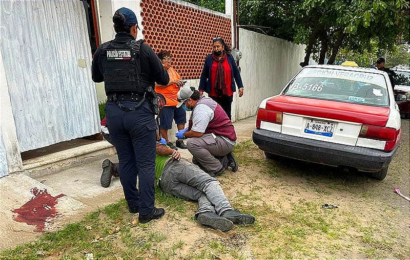 ¡PRIMOS AGARRAN A TUBAZOS A TAXISTA! -Había Llegado a Desayunar a la Casa de su Mamá