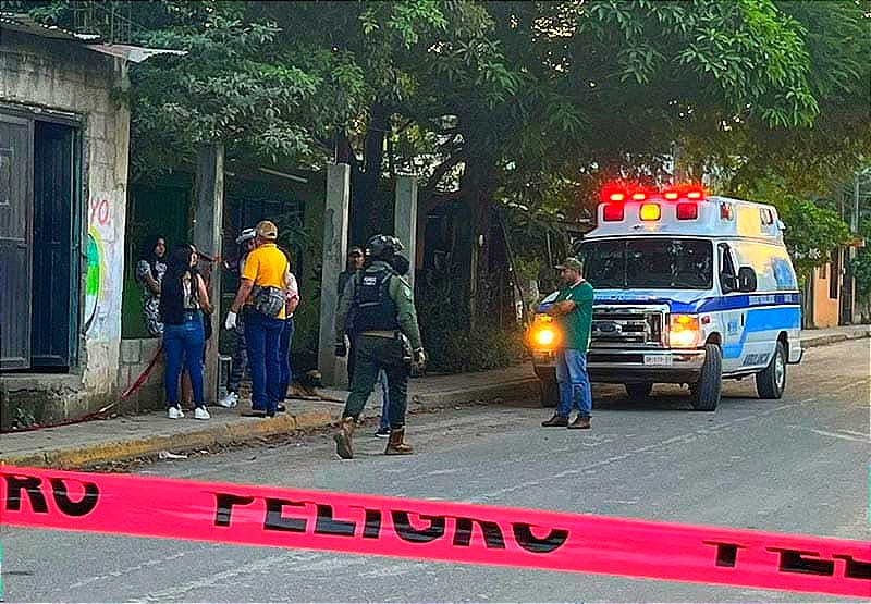 ¡JOVEN DE 18 AÑOS ESCAPA POR LA PUERTA FALSA!