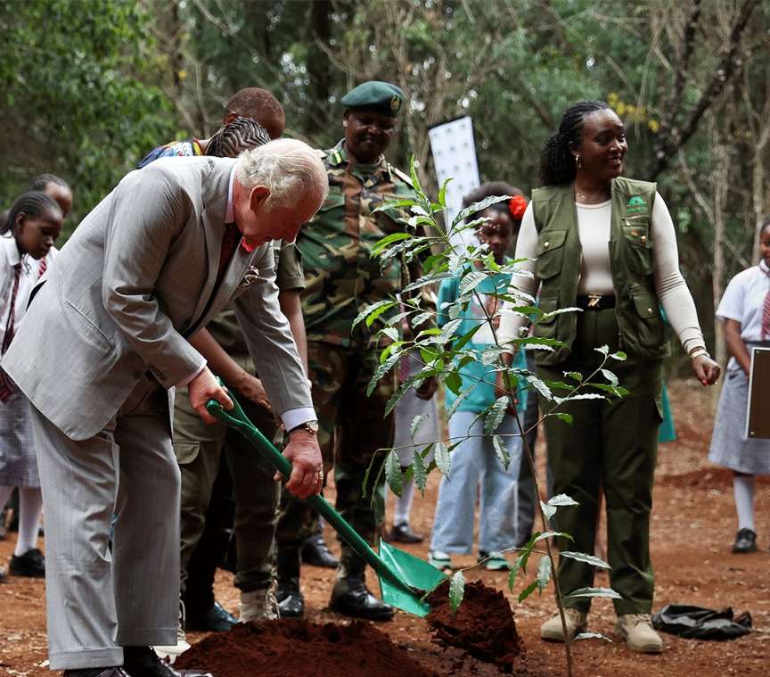 ¡VISITA DEL REY CARLOS III AL CEMENTERIO DE GUERRA EN NAIROBI!