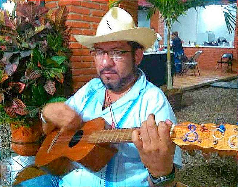 ¡EMBISTE Y MATA A PROFESOR JARANERO! -El Músico y su Cuatrimoto Salieron Volando de la Carretera