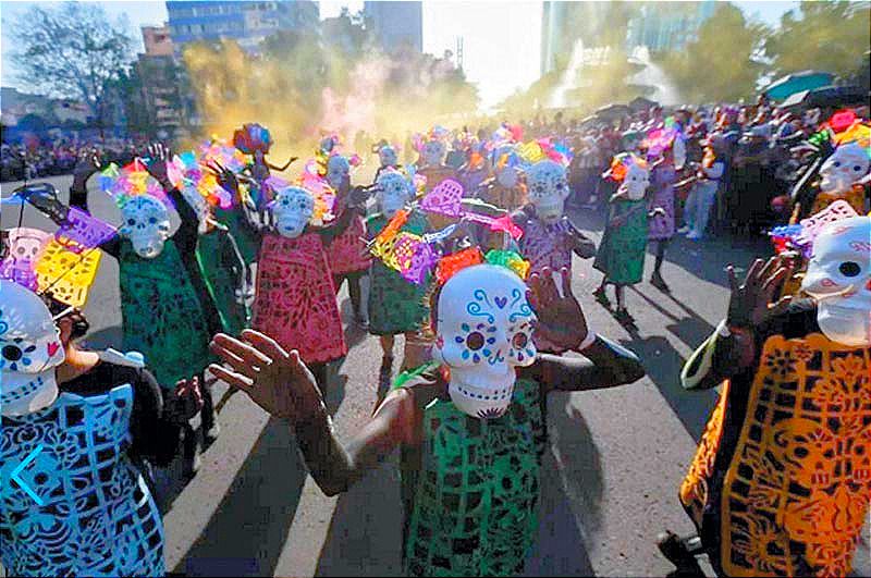 ¡DESFILE DE CATRINAS POR DÍA DE MUERTOS! -En la Ciudad de México