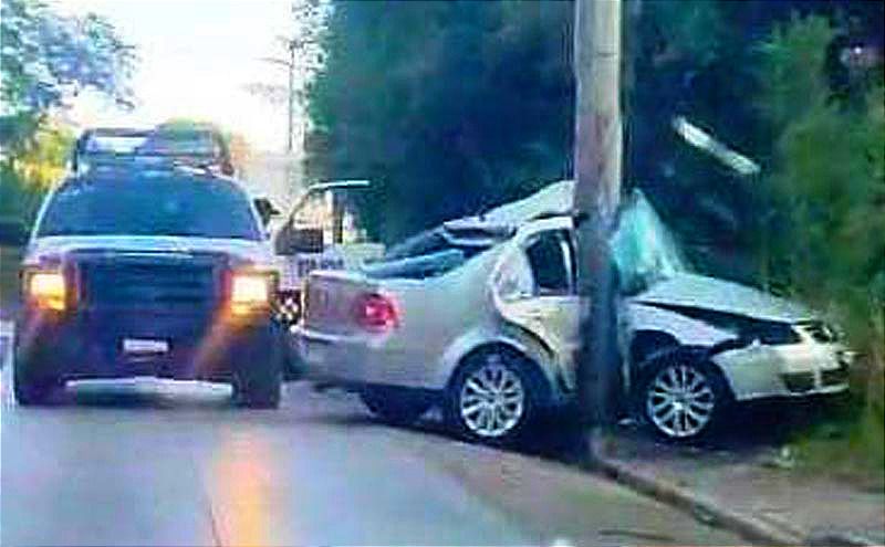 ¡SE IMPACTAN CONTRA UN POSTE DE CONCRETO! -El fatal accidente dejó un saldo de una persona muerta y otra más lesionada