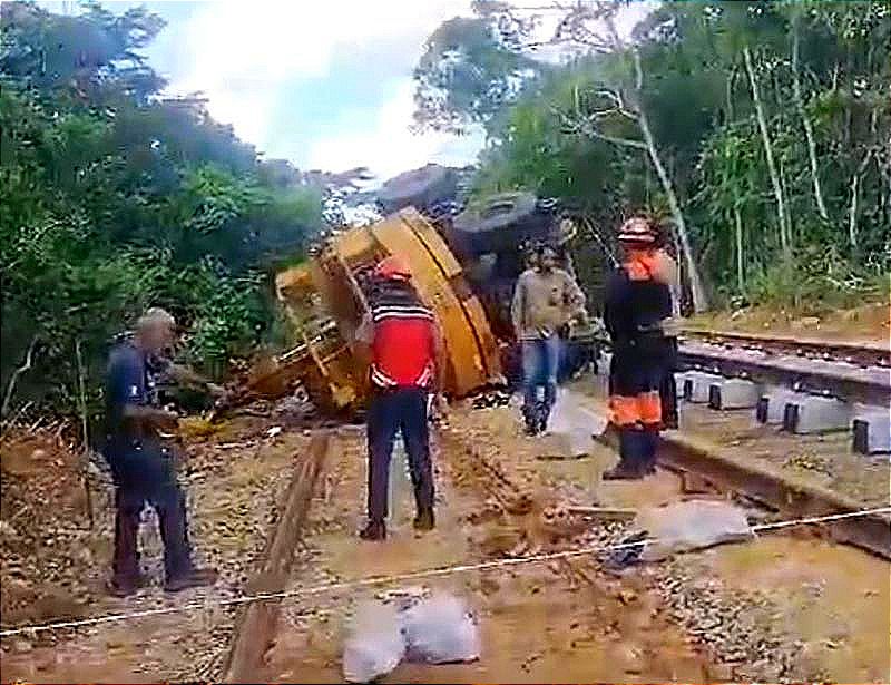 ¡OPERADOR MUERE APLASTADO POR GRÚA EN LAS CHOAPAS!