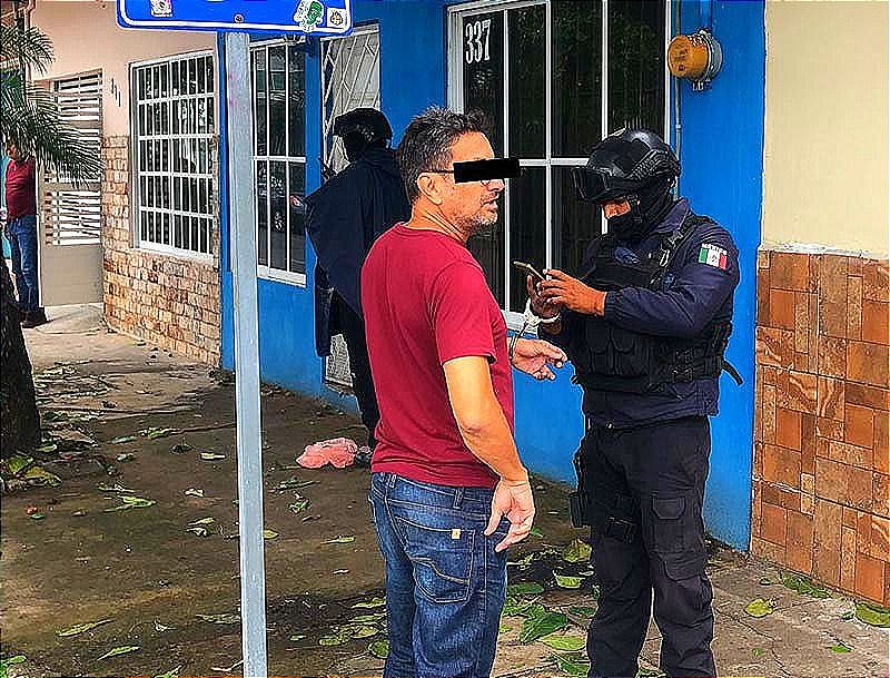 ¡ARROLLADA POR EL VECINO! -Se Quería Pelar en un Taxi pero los Vecinos lo Logran Detener