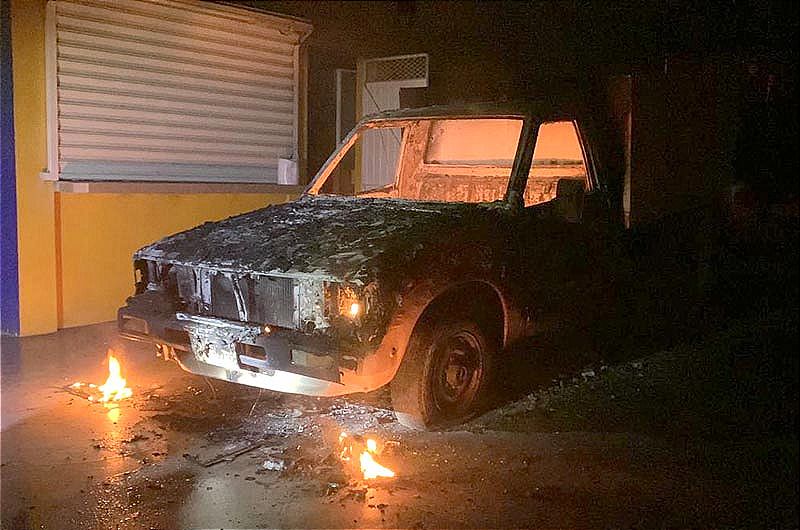 ¡CARBONIZADAN LA CAMIONETA DEL EX ALCALDE DE SAYULA! -*Este es el Segundo Atentado contra la Familia del Ex Presidente Municipal