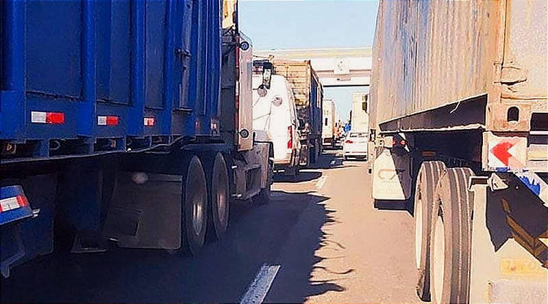 ¡ATORADOS! “COLAS” KILÓMETRICAS *HASTA 8 KILÓMETROS DE CARGA VEHICULAR EN LA CASETA DE COBRO DE PASO DEL TORO