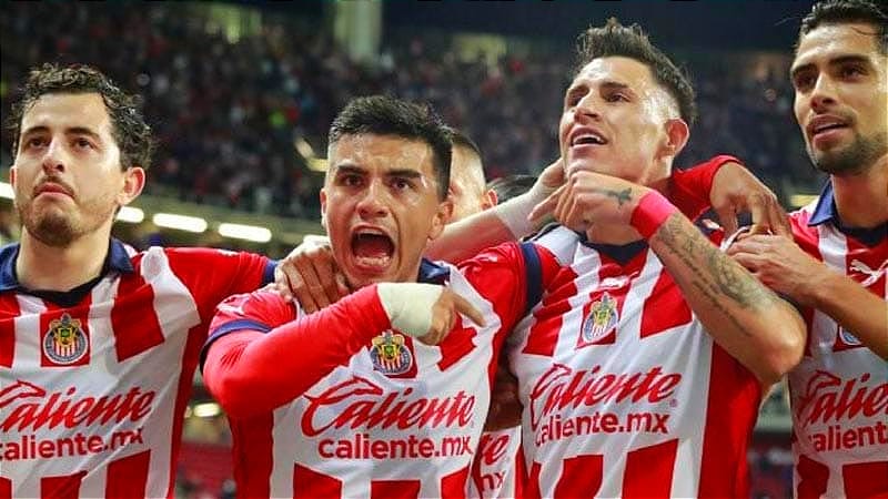 ¡CHIVAS SACA EN CASA LIGERA VENTAJA FRENTE A LOS PUMAS! -El Domingo el de Vuelta en Ciudad Universitaria