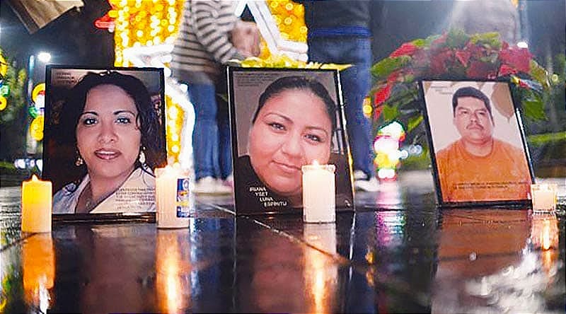 ¡PRENDEN VELAS! -*FAMILIAS QUE BUSCAN A SUS HIJOS E HIJAS DESAPARECIDAS ENCENDIERON  LAS VELAS PARA LUEGO COLOCAR  LAS FOTOGRAFÍAS DE SUS SERES QUERIDOS