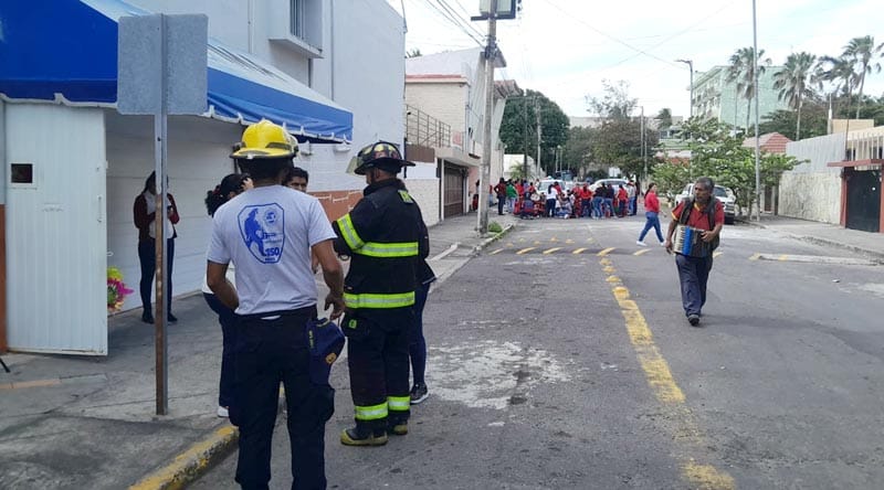 ¡EVACUAN ESCUELA POR FUGA DE GAS!