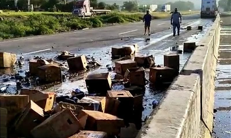 ¡Y AHORA LAS “CHEVES”! APENAS AYER VOLABAN LOS PLATANOS, SACAN PARA LA BORRACHERA DE NAVIDAD Y FIN DE AÑO