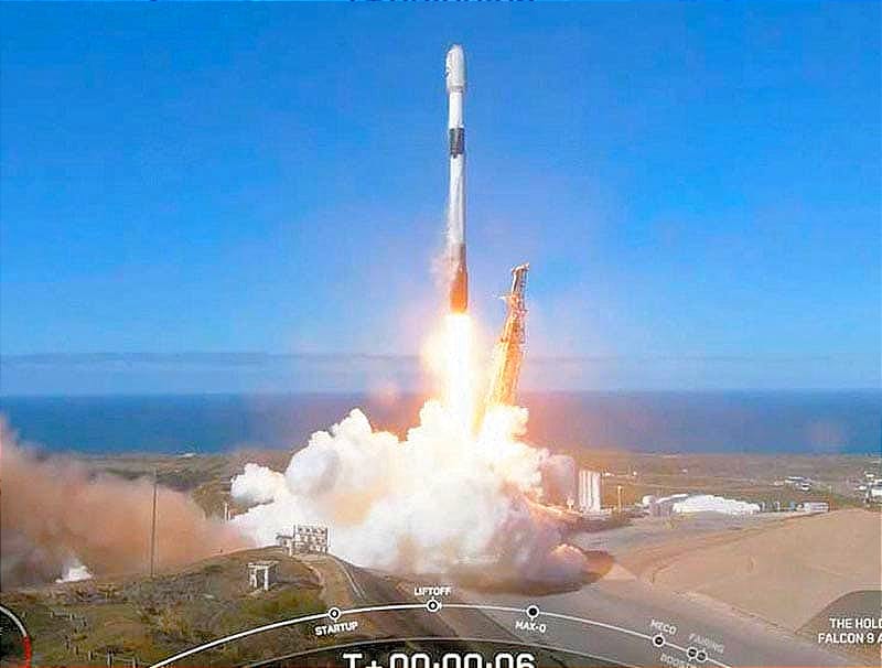 ¡LANZA COREA DEL SUR SU PRIMER SATÉLITE ESPÍA MILITAR! -DESDE LA BASE VANDENBERG DE LA FUERZA ESPACIAL... UTILIZANDO UN COHETE DE MUSK