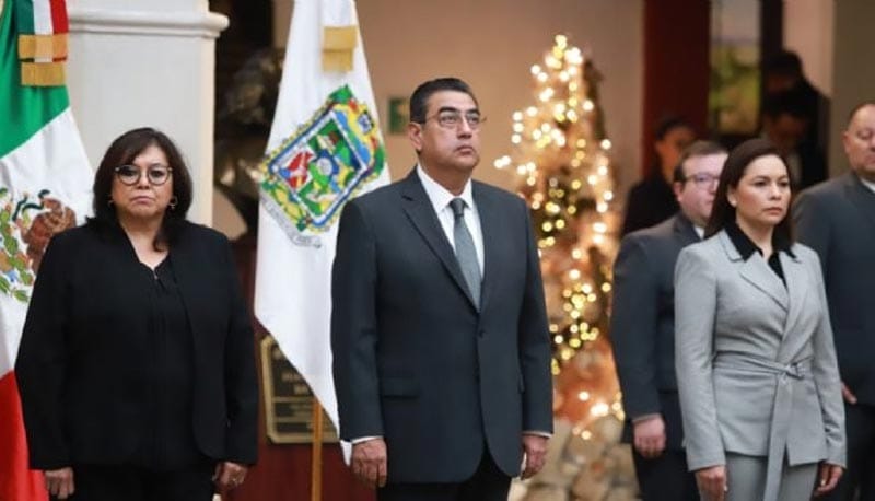 ¡GOBERNADOR DE MORENA RINDE HOMENAJE A GOBERNADORA Y SENADOR PANISTA EN PUEBLA!