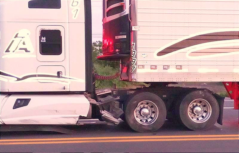 ¡POR “PESTAÑAZO” SE IMPACTA CON TRÁILER! -Trabajador de Tamsa Resulta con Lesiones Menores