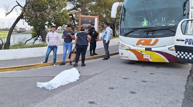 ¡BAJA DEL AUTOBÚS Y FALLECE DE UN INFARTO!