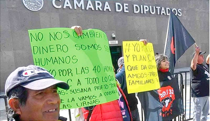 ¡DIPUTADOS ‘PATEAN’ PARA 2024 REDUCCIÓN DE JORNADA LABORAL! *FUERA DE LA CÁMARA UNA MANIFESTACIÓN DE COLECTIVOS QUE EXIGEN NO SEGUIR RETRASANDO EL DEBATE.