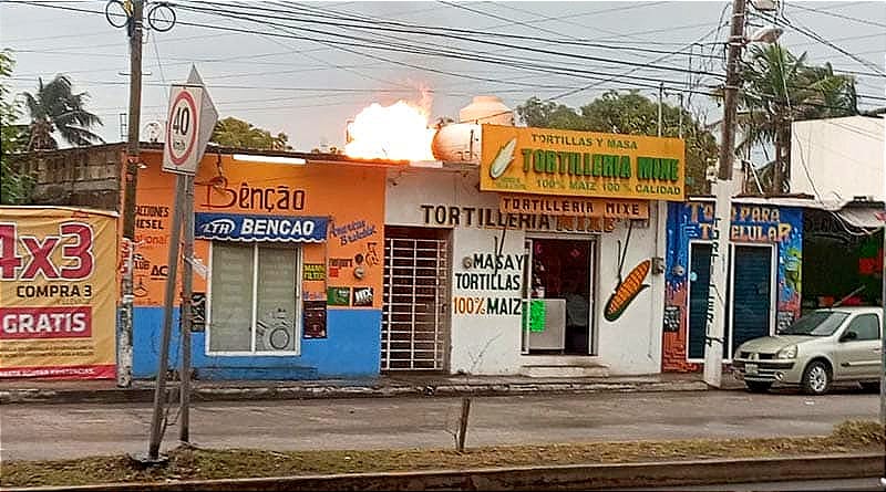 ¡FUEGO DEVORA LA TORTILLERÍA “MIKE” EN EL PREDIO 1! -*FUGA DE GAS EN TANQUE ESTACIONARIO