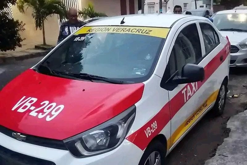 ¡PISTOLERO ATRACA A RULETERO Y SE LLEVA HASTA EL TAXI!