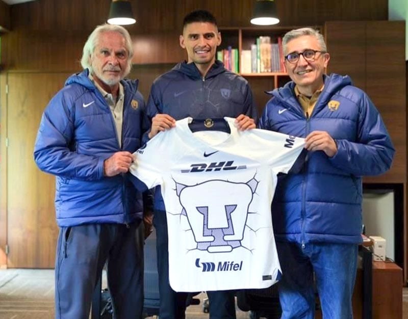 ¡YA ES MEMO MARTÌNEZ NUEVO JUGADOR DE PUMAS!