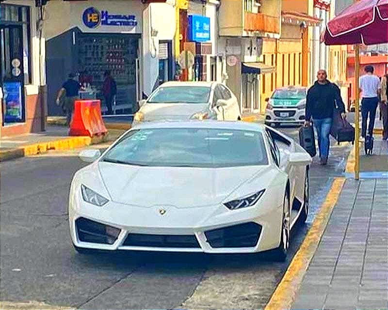 ¡CAPTAN LAMBORGHINI CERCA DE PALACIO DE GOBIERNO! -Y ARRANCAN...