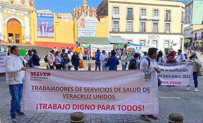 ¡PROTESTAN TRABAJADORES! -"...QUE NOS DEFINAN CÓMO SE HARÁ LA TRANSFERENCIA DE SESVER HACIA IMSS BIENESTAR Y NO SABEMOS EN QUÉ PROCESO ESTAMOS...”