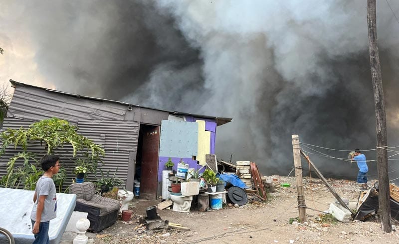 ¡BOMBEROS APAGAN INCENDIO EN BASURERO!