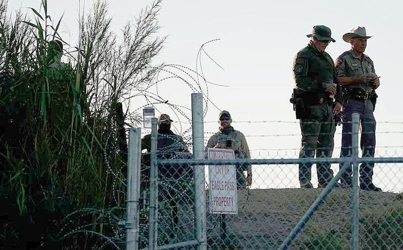 ¡CERRÓ TEXAS SIN PERMISO UN PARQUE DE EAGLE PASS POR  EL AUMENTO DE MIGRANTES!