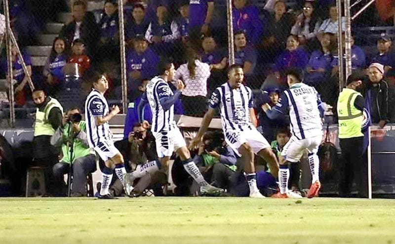 ¡CRUZ AZUL SIGUE EN LAS MISMAS, PIERDE EN CASA CON PACHUCA!