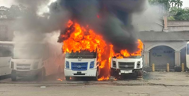 ¡SE QUEMÓ TERMINAL DE AUTOBUSES EN PAPANTLA!