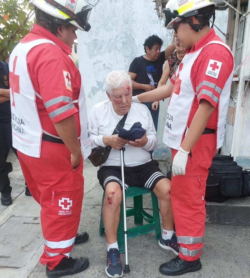 ¡ABUELITO LESIONADO AL SUFRIR GRAVE CAÍDA!