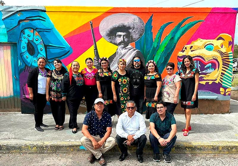 ¡PINTAN MURAL DE ZAPATA EN ESCUELA DE TARIMOYA! - ARTISTAS Y ESTUDIANTES