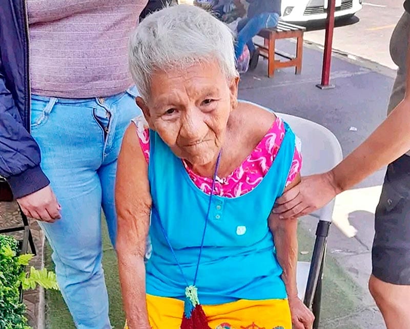 ¡ABUELITA ARROLLADA EN EL MERCADO! - *EL MOTOCICLISTA SE DIO A LA FUGA