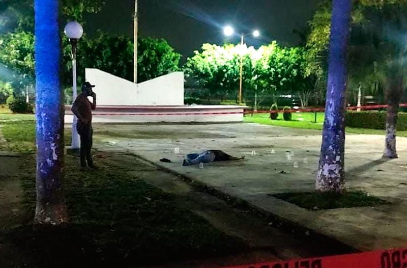 ¡ACRIBILLADO EN EL PARQUE! - |*“El Búho Dueñas” como se le conocía a la víctima laboraba en el complejo Petroquímico Morelos