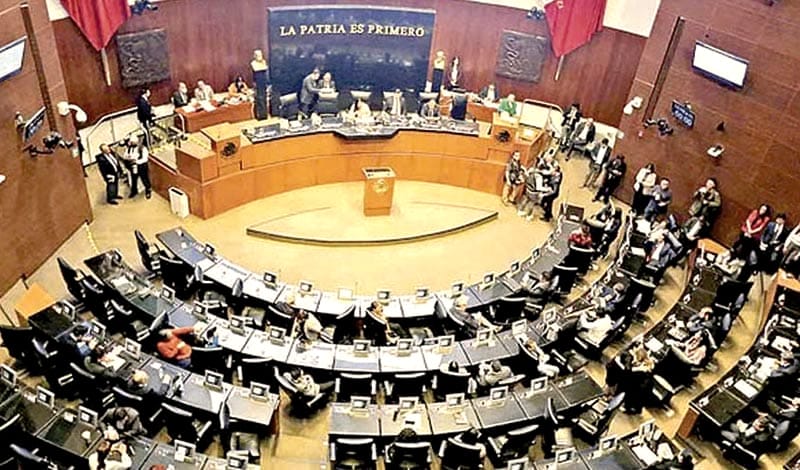 ¡FRENAN SESIÓN ‘FAST TRACK’! - |CHOCAN MORENA Y PAN, POR LEY "ANTI-AMPARO"