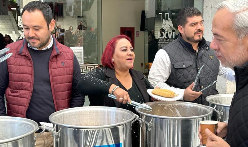 ¡PURA TAMALIZA! -*Y champurrado en el Congreso