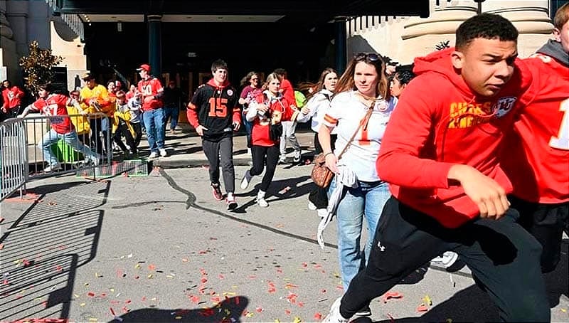 ¡TIROTEO EN KANSAS CUANDO CELEBRABAN CON LOS CHIEFS! - Estaban Terminando la Celebración