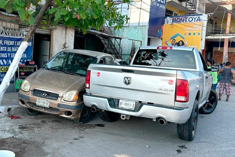 ¡CHOQUE MÚLTIPLE EN LA J.B. LOBOS! - EMBISTE AUTOS Y UN MOTOCICLISTA