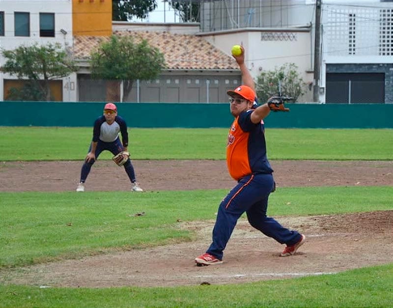 ¡GANAN COMPADRES, PANZERS Y POLLOS EN EL  SOFTBOL DE PLAYA DE VACAS!